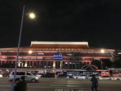 今度は台北駅でおりました。
流石大きな駅で、周りもかなり賑わっています。