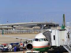 桃園空港からバスで、高鐵桃園駅へ。
