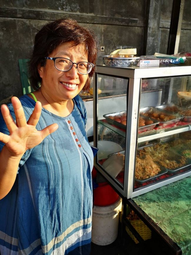 やっぱり正月休みは「あけおめニッポン（成田）」に戻します。<br />ということで、チケット買っちゃいました(*^-^*)<br />令和２年１月12日　息子の結納の日に<br />なにやってんでしょうね　(^_-)-☆<br />　大安吉日ってことで。<br /><br />えっとマレーシア航空発券で53000円<br />クアラルンプールまでは日本航空JLで運行。<br /><br />次回のバリ島旅行はゴールデンウィークにＪ太くんと一緒です。<br />ギリアイル２泊を予定しています。<br />セッションを希望される方は、FB（フェイスブック）またはMessengerでどうぞ。<br /><br />旅行記本編、鋭意製作中です。ただ・・・思うように進まない。待っててね。<br />