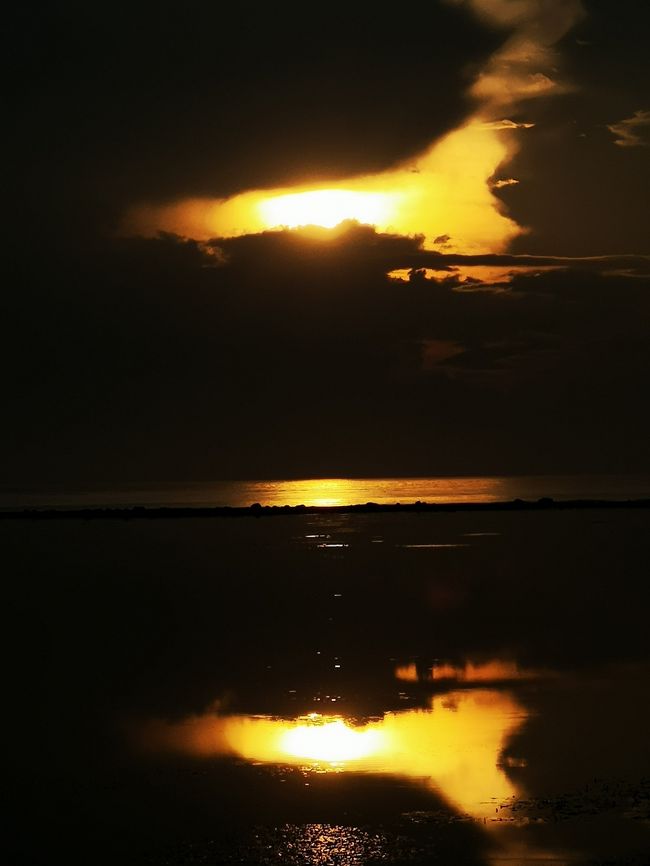 久々のバリ島年越しです。<br />2020年サヌールビーチの初日の出<br />あけましておめでとうございます。<br />今年もよろしくお願いいたしますです。