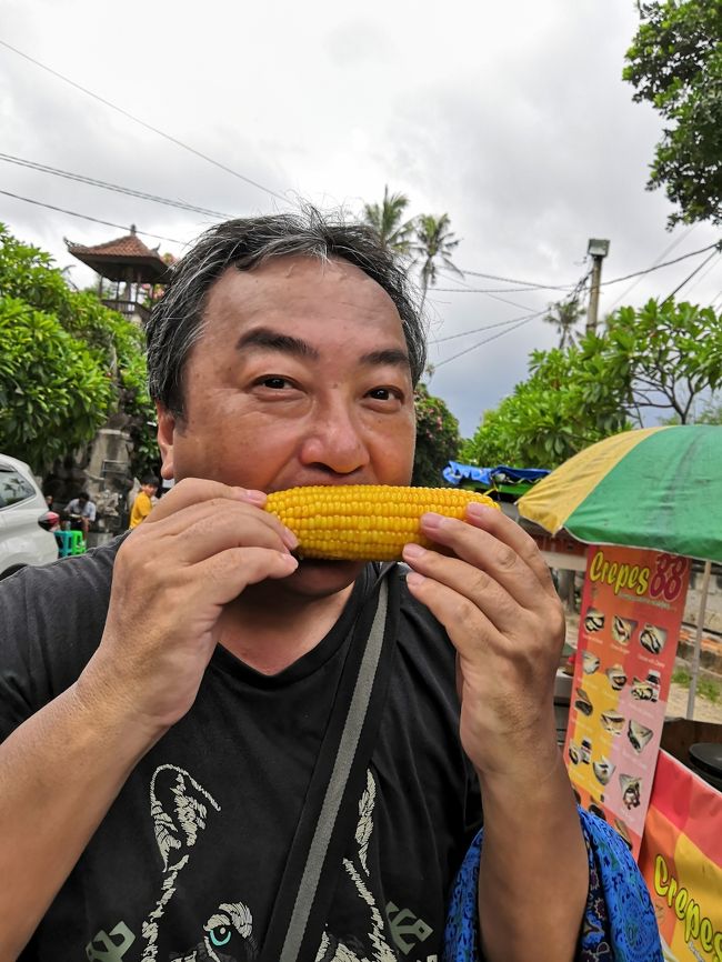 ほほーい、久々に登場しましたね。<br />俺さまピロ君の大好きトウモロコシかじり！<br />彼が好きなのは断然「蒸しトウモロコシ」<br />ジャグンルブスっていいます。<br /><br />