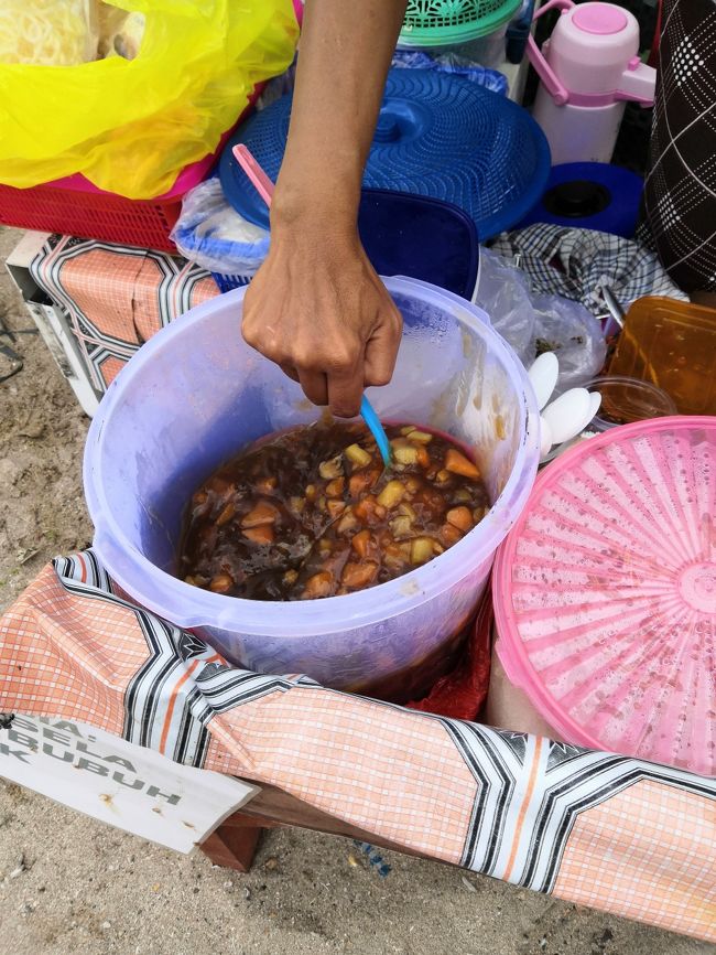 「まうまう　甘いもんでも　どうよ？kolakだよ」<br />「へ？」<br />それわ、便秘のクスリかーーーぃ？<br /><br />