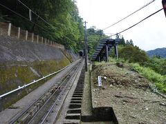 　立山黒部アルペンルートも終わりです。紅葉時期には早く、天気もすぐれませんでしたが、この時期にしては旅行客も少なく(特に大陸系の人々)良い訪問となりました。
　この後は、電鉄富山駅にて「富山ブラック」を食し(しょっぱかった)、駅前にてレンタカーを調達、一路、金沢市郊外の旅館に向かいました。