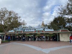 昼過ぎに入園したのでセキュリティチェックもパーク入口も比較的空いてた