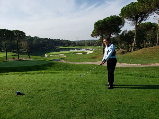 せっかく、スペインに、<br />来たからには、<br />名門「カタルーニャPGA」PGAゴルフ場にきて、<br />ゴルフも体験してきました。<br />美しいゴルフ場でした。