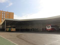 こちらがバスターミナル。

入り口間違えた。ここで、ジブラルタルの手前まで行けるバスを乗る。
ただ、運悪く、バスが行ったばかりだった。