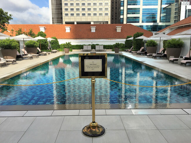 手前は階段状になっていますが，使わないで！ということみたい。<br />滑って転んだ人でもいたのかな？