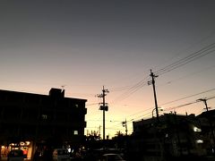 ご飯までにゆらてぃく市場でぶらっと買い物をして
出たらきれいな夕日が