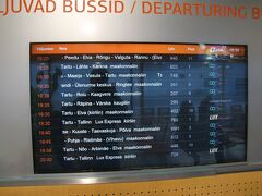 タルトゥバスターミナルの発車案内です。タリンとは違いLuxよりもGoBusが多くを占めている感じがしました。
乗る予定のLux760は１番バス停から出発です。まだチケット買っていないですけど。
