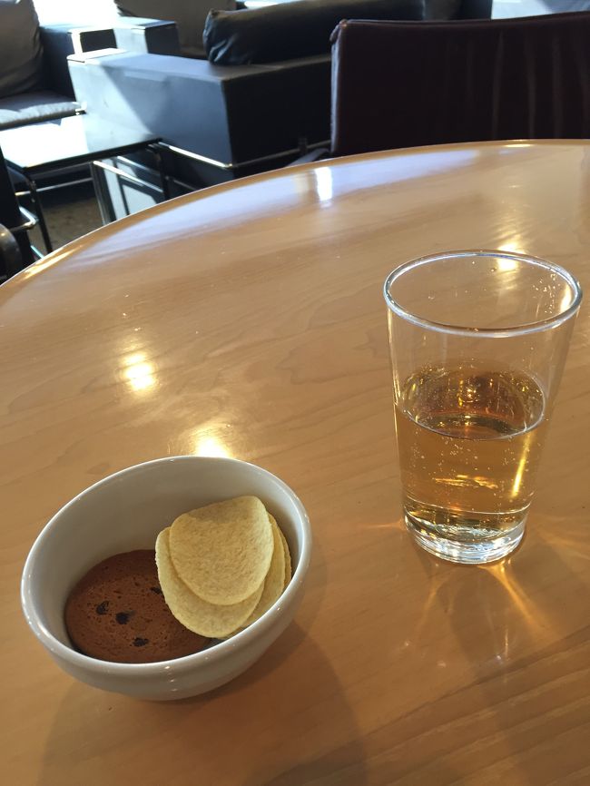 10時になって乾き物が登場しましたがボーディングタイムのため少しだけ…