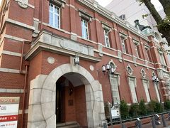 1913年に二十三銀行本店として建設された「大分銀行赤レンガ館」。設計は辰野金吾で、日銀本館だとか、東京駅だとかの設計で有名ですね。