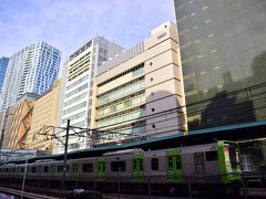 非常に夢が膨らむ、絶賛再開発中な渋谷の都市風景の反対側のほうに目を向けてみると、その先に広がるは見事に発展を成し遂げた渋谷の都市風景の数々