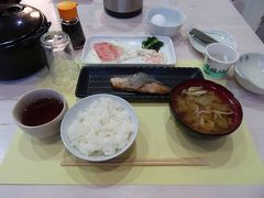朝ごはんは割とシンプルに。
ザ・日本の和朝食。
