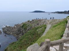 　本日の最終目的地、東尋坊にやってきました。
　ここは、以前、にっぽん丸のクルーズで海から眺めたところです。