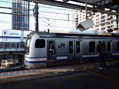 タワマンが立ちすぎて、超混雑駅となった(笑)武蔵小杉駅に到着。

平日の朝ラッシュの混雑がひどい状況でしたが、ＪＲ・相鉄直通線の開通で、武蔵小杉駅を発着する列車が増えたので、混雑が改善されたとか．．．