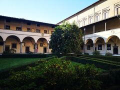 ロレンツォ・メディチ図書館中庭