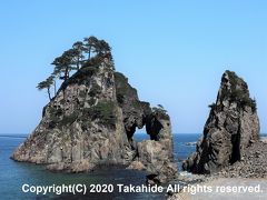 つりがね洞

明治29年に津波で破壊されるまで、洞窟の天井部分から釣り鐘の形をした岩がぶら下がっていたことから名付けられた岩です。


つりがね洞：http://kujicity.com/a.kujicity.16turiganedou.htm