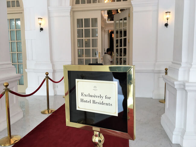 レジデンツとメインビルディングのレストラン予約者しか入れません。