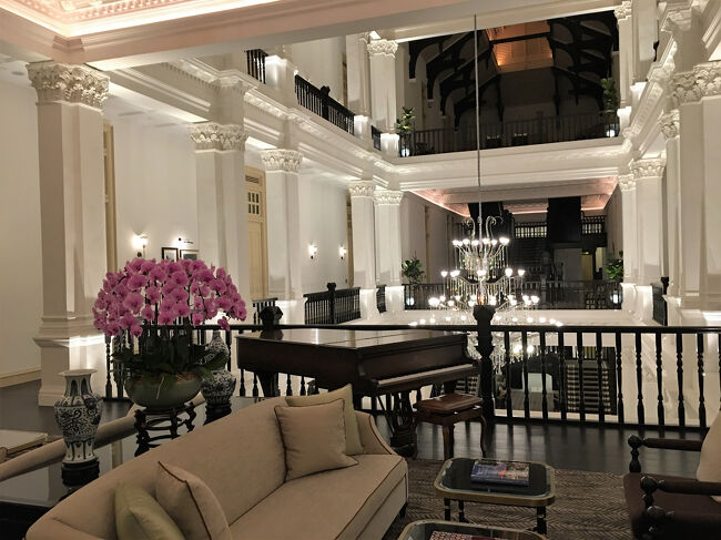 メインビルディング２階にあるグランド・ピアノ