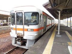 JR紀勢本線　一身田駅

津駅から一駅、乗車時間は4分ほどですが、電車の本数が少ないので要注意。
また、無人駅のため車内精算となり、ICカードは使用できません。