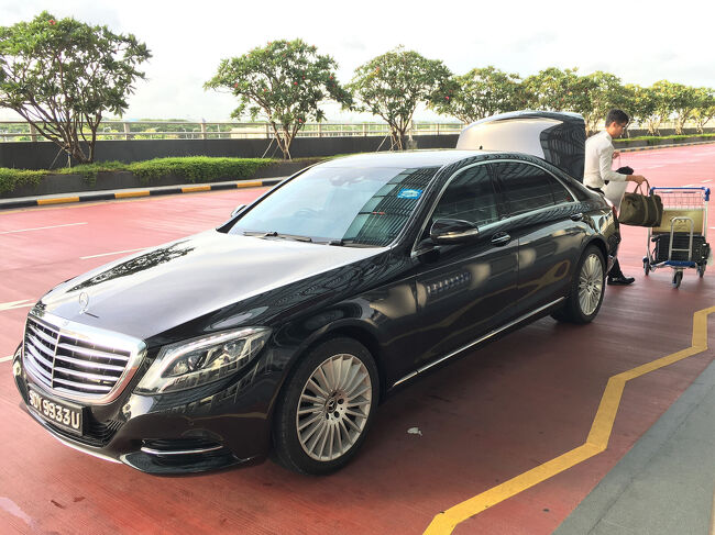 片道空港送迎は，nettで S$ 210 でした。<br /><br />了