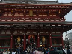 仲見世通りを抜けるとそこは浅草寺でございます。