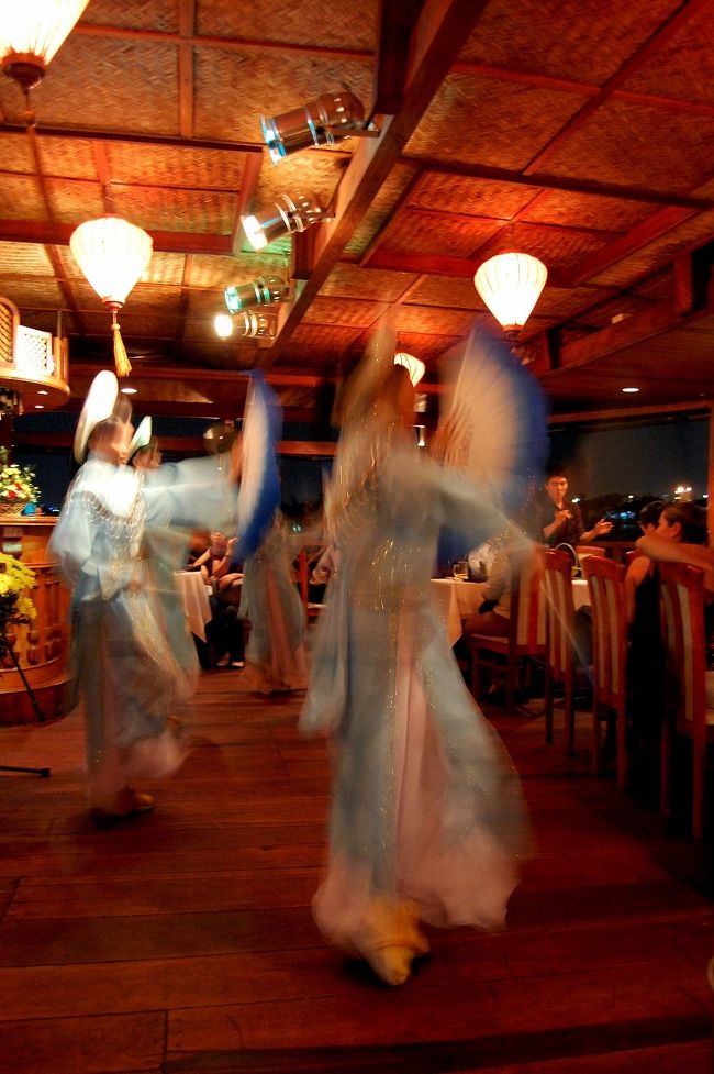 ホーチミン72時間の旅 5 3日目の夜は ボンサイ号 に乗ってサイゴン川のクルーズと船上の民族舞踊と音楽を楽しむ ホーチミン ベトナム の旅行記 ブログ By Kojikojiさん フォートラベル