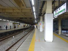 今日はお昼まで会社でお仕事。
昼休みのチャイムとともに、さっさと事務所を出て新宿駅の２番線にやってきた。

東京の西の端にある自宅から、毎日中央線に乗って都内まで通勤しているので、新宿駅は通勤経路の途中駅。
しかも一昨年までの２年間、このホームから埼京線or湘南新宿に乗りかえて大崎方面まで通勤していたので、あまり新鮮味がない（笑）