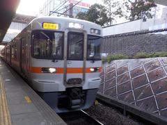  金山駅から特別快速で米原駅に向かいます。名古屋駅から座れましたが、終点の米原までかなりの混雑でした。