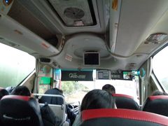 朝早くのバスで、蘇州北広場バスターミナルから出発です。
人気の路線と思うんですが、バスはけっこう古いタイプ。
まあ、１７元（２５０円くらい）なので、まあ、いいんですけど。