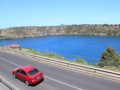 お昼間なら真っ青の湖が見えます。