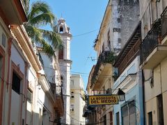 ボデギ―タDel Medio。ここはいつもお店の外まで人がいっぱいです。