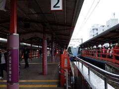 西鉄でやってきました太宰府。駅は雅な感じのおしゃれな雰囲気。