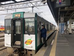 小牛田駅で女川行に乗り換えます。
いかにも列車っぽい車両になってきました。
