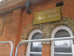 　１１：４１　ストラトフォード・アポン・エイヴォン駅に到着。リヴァプールから乗換え時間を含め３時間余り。料金はネットの早割で￡３８．６でした。