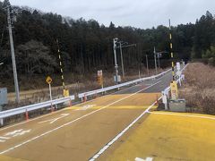 線路がないのに遮断機
なんとも不思議な光景です。
