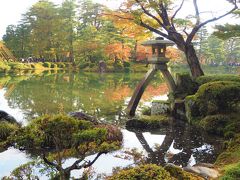 霞ヶ池にある兼六園で有名な【ことじ灯籠】

前回、琴柱灯籠と紹介したけど徽軫灯籠という文字のが正しいのかな？
この時のが１つ１つゆっくりきちんと見てます↓↓
https://4travel.jp/travelogue/11167463