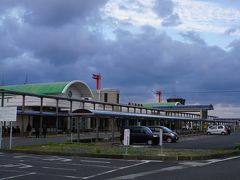 徳之島空港に到着。
しかし、バスは鹿児島行きに連絡する時間のため、
１時間ほど時間があります。