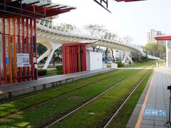 ＭＲＴ凱旋駅で下車して道路を渡りＬＲＴ前鎮之星駅