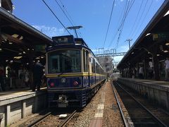 京都から新幹線と在来線を乗り継いで藤沢駅へ。
6人とも江ノ島ははじめて！
憧れの江ノ電、レトロかわいい&#10084;️

GWで人が多かったためか、江ノ電への乗り換えのとき入場制限がありました。そこまで待つことはなかったけれど、江ノ電の中もすごい人混みです。