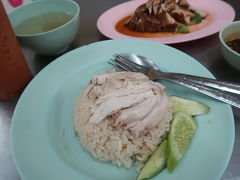 Go-Ang Pratunam Chicken Rice（ピンクのカオマンガイ）