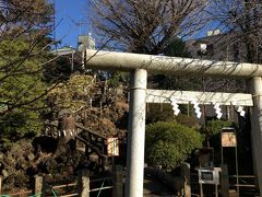 代々木駅を出発して、まずは鳩森八幡神社へ。