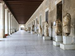 「古代アゴラ博物館」の「アタロスの柱廊」
ギリシア遺跡の中でただ一つ、完全に復元された建造物。
この建物周辺は、最も人通りの多いエリアだったようです。