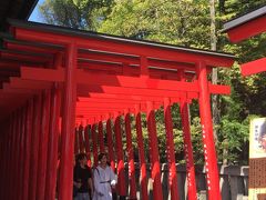 お城から降りたところにもう一つ神社、お稲荷様があります。縁結びが有名な神社のようです。ハート型の縁結び絵馬がかわいらしかったです。