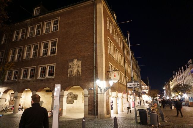 やがて、右の角に観光局のある所に来ました。