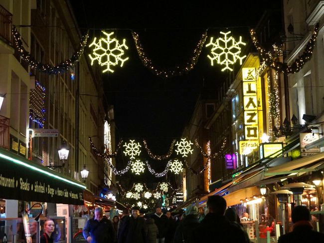 では、駅に戻りましょう。<br />マルクトプラッツを後にして、復りは、ボルカー通りを歩いてみます。