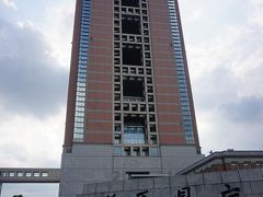 ●群馬県庁

群馬県庁に到着です。
32階が展望ホールのようです。