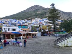 ウタ・エル・ハマム広場 (Place Outa El Hammam)

クネクネ細い路地を歩いていると、メディナで一番大きなハマム広場に出ました。