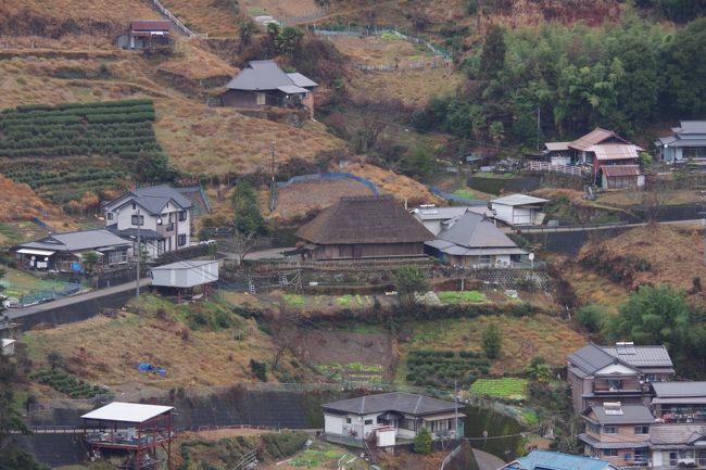 奥祖谷の急峻な山肌に張り付いた落合集落と 名頃かかしの里 祖谷渓 かずら橋 大歩危 徳島県 の旅行記 ブログ By ミズ旅撮る人さん フォートラベル