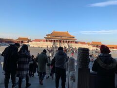 ここまで何分歩いたか・・・

やっとラストエンペラーの舞台にもなった紫禁城の中心を構成する
太和殿に到着。
世界最大・最古の木造建築群だそうで、現在は故宮博物院です。

帰国してからラストエンペラーのDVDを観ようと思っちゃいました笑
